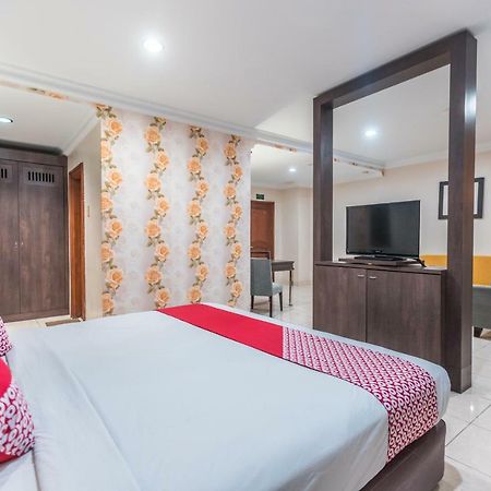 Oyo 1475 Alia Matraman Syariah Near Rs Premier Jatinergara Hotell Jakarta Exteriör bild