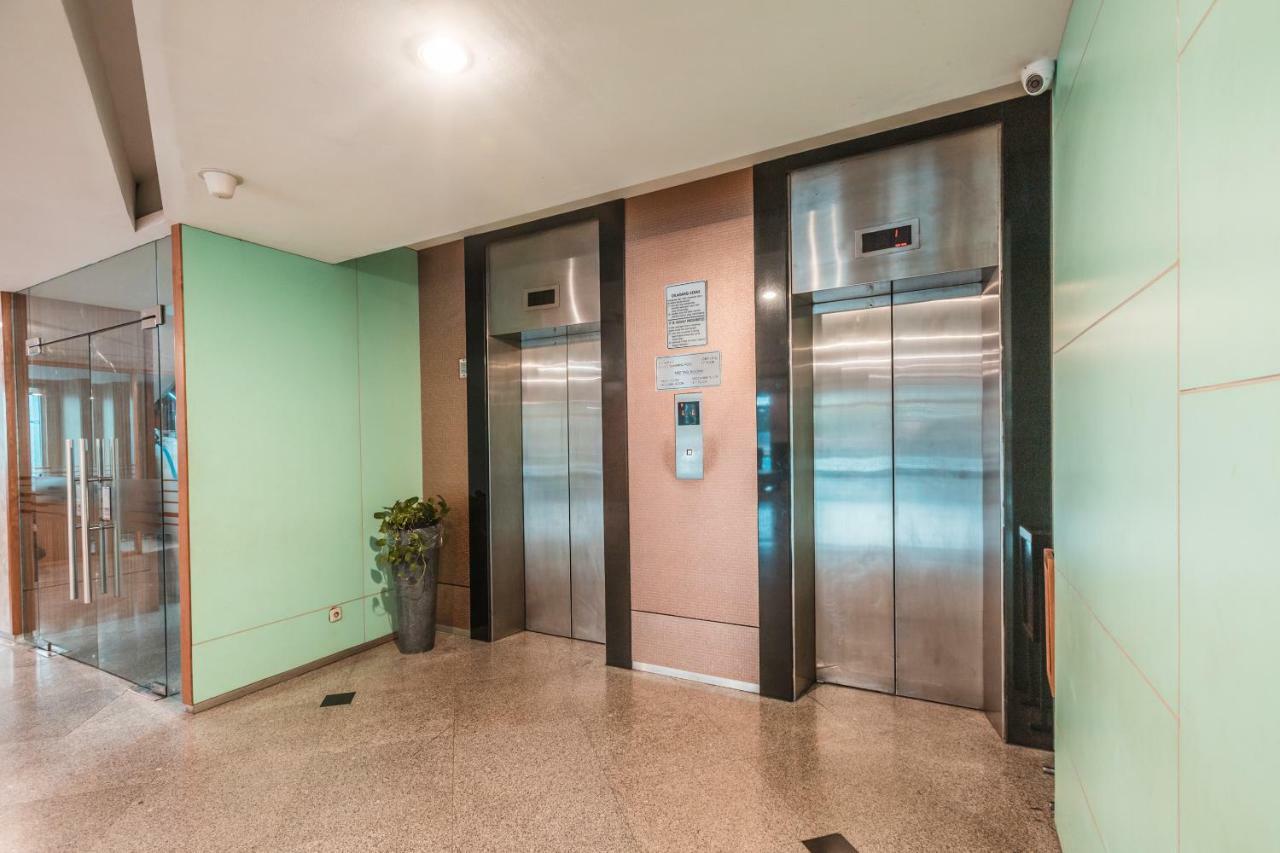Oyo 1475 Alia Matraman Syariah Near Rs Premier Jatinergara Hotell Jakarta Exteriör bild