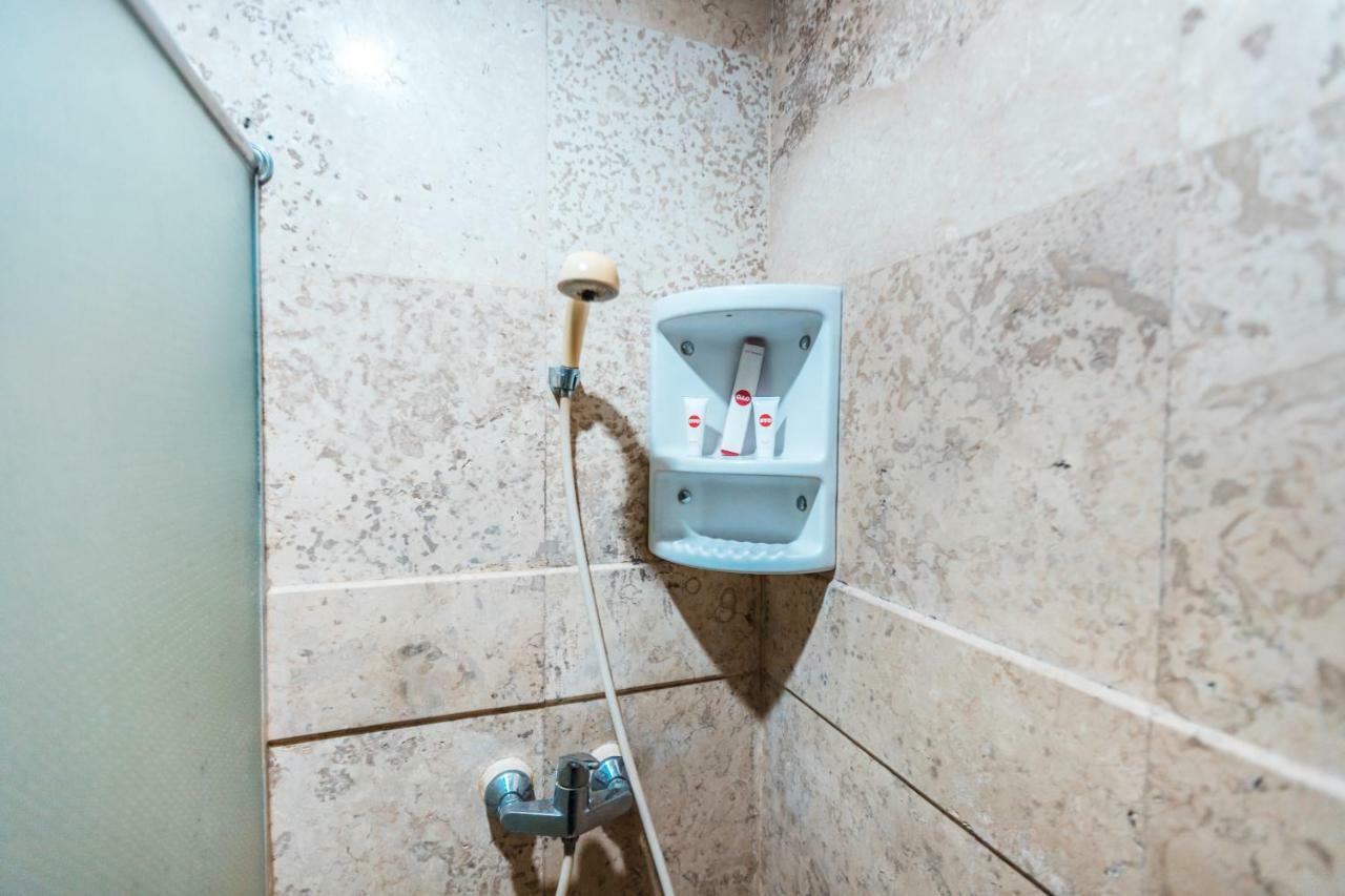 Oyo 1475 Alia Matraman Syariah Near Rs Premier Jatinergara Hotell Jakarta Exteriör bild