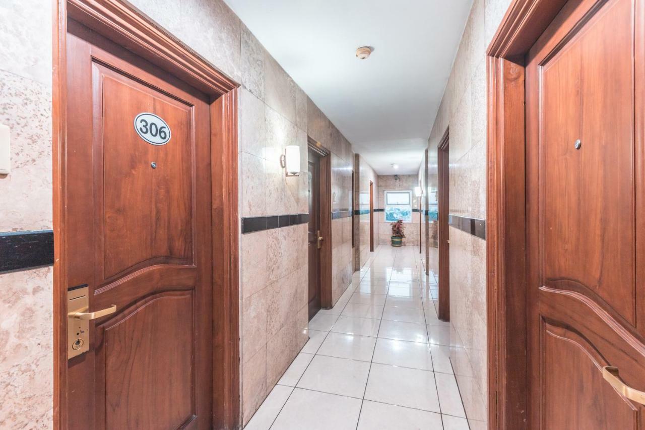 Oyo 1475 Alia Matraman Syariah Near Rs Premier Jatinergara Hotell Jakarta Exteriör bild