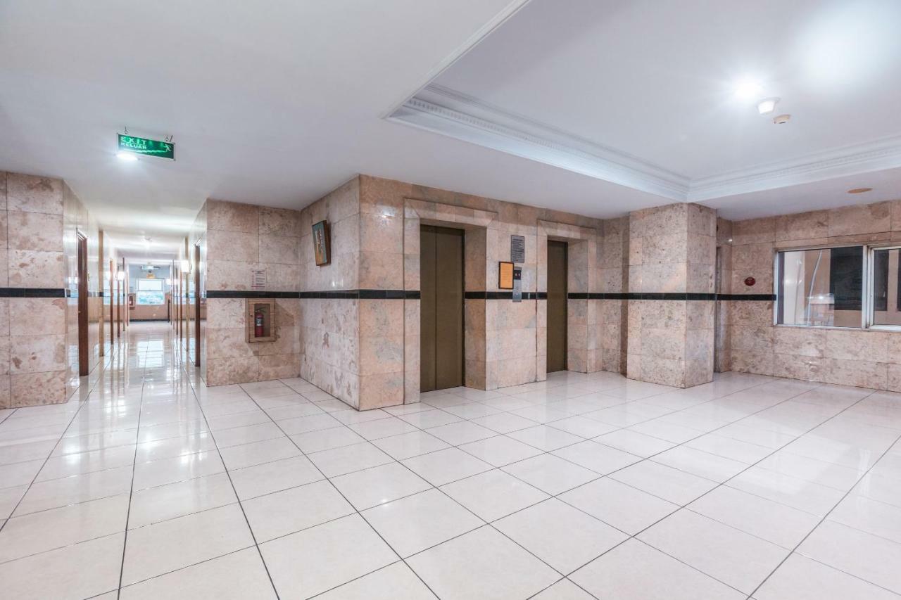Oyo 1475 Alia Matraman Syariah Near Rs Premier Jatinergara Hotell Jakarta Exteriör bild