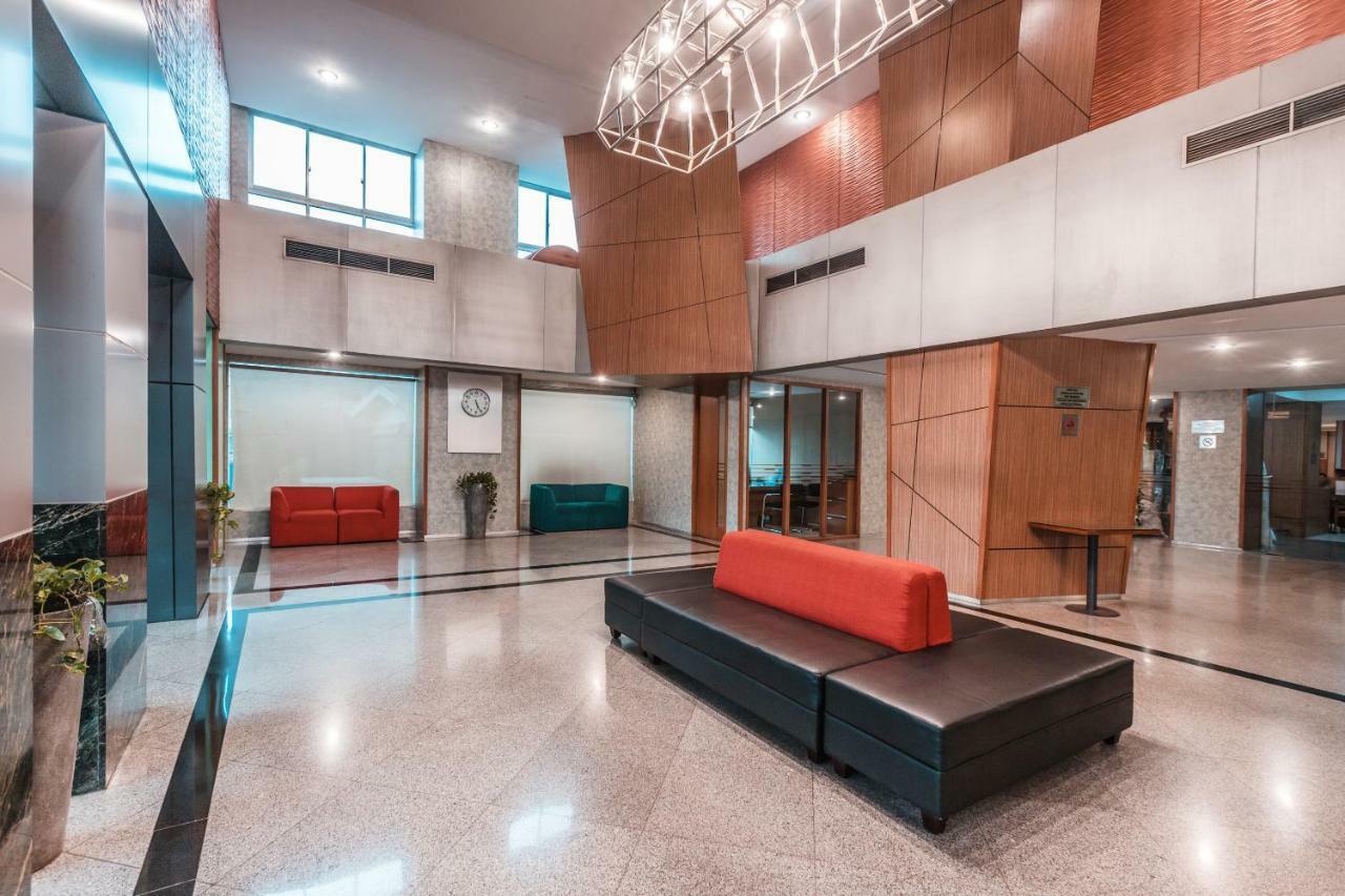 Oyo 1475 Alia Matraman Syariah Near Rs Premier Jatinergara Hotell Jakarta Exteriör bild