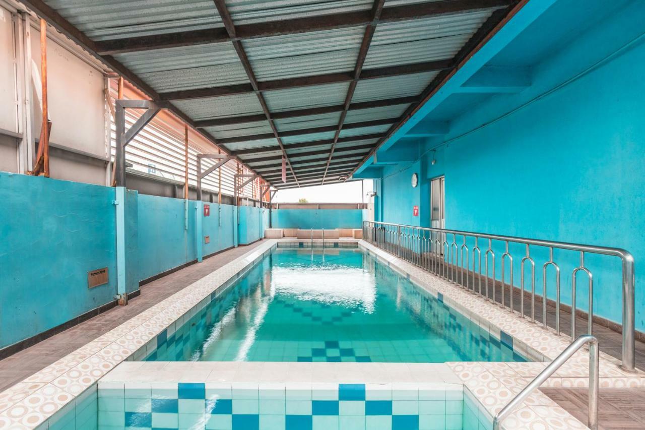 Oyo 1475 Alia Matraman Syariah Near Rs Premier Jatinergara Hotell Jakarta Exteriör bild